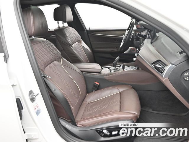 BMW 5-Series 2018 — photo 20