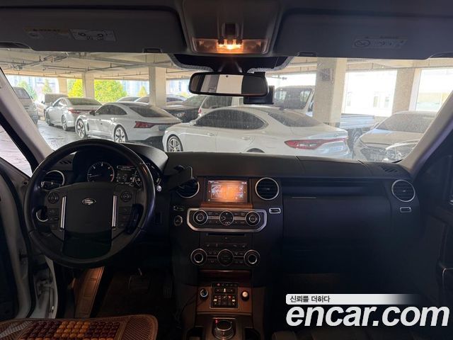 Land Rover Discovery 2016 — photo 9