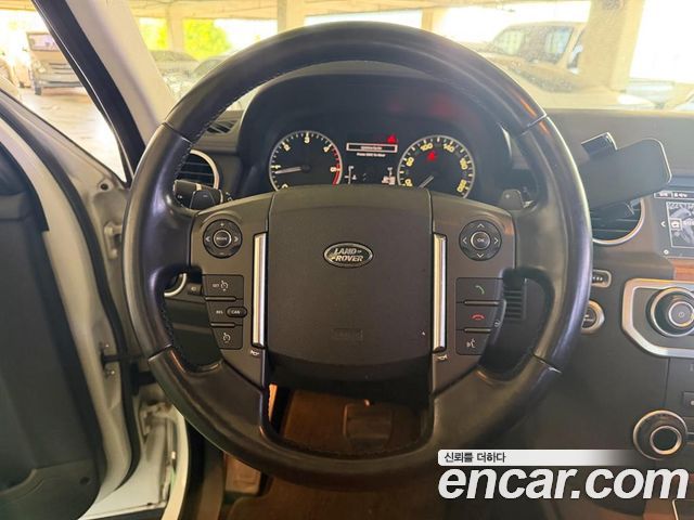 Land Rover Discovery 2016 — photo 10