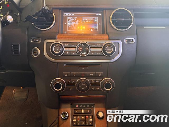 Land Rover Discovery 2016 — photo 12