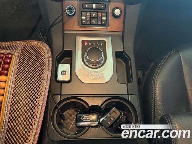 Land Rover Discovery 2016 — photo 13