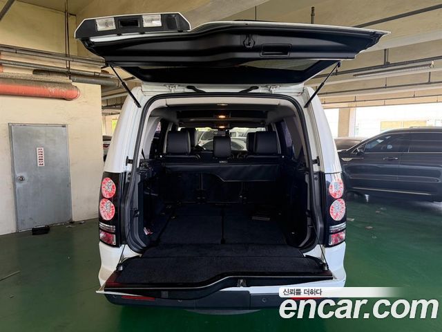 Land Rover Discovery 2016 — photo 19