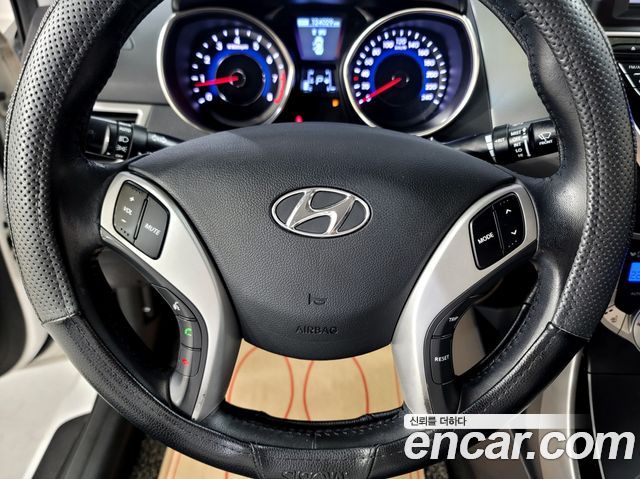 Hyundai AVANTE 2012 — photo 11