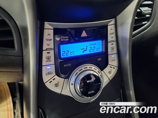 Hyundai AVANTE 2012 — photo 16