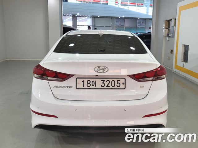 Hyundai AVANTE 2018 — photo 3