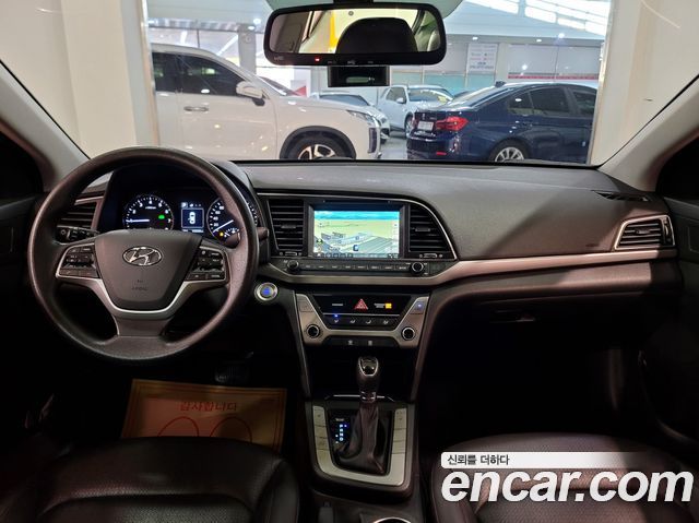 Hyundai AVANTE 2018 — photo 9