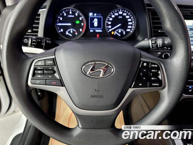 Hyundai AVANTE 2018 — photo 11