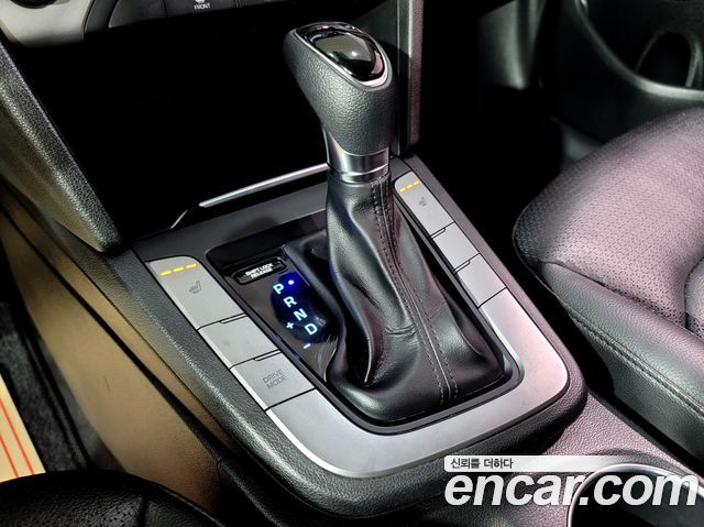 Hyundai AVANTE 2018 — photo 16