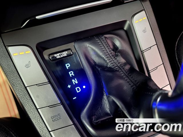 Hyundai AVANTE 2018 — photo 17