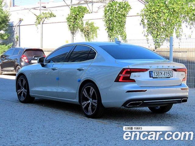 Volvo S60 2021 — photo 2