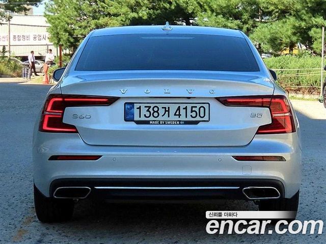 Volvo S60 2021 — photo 4
