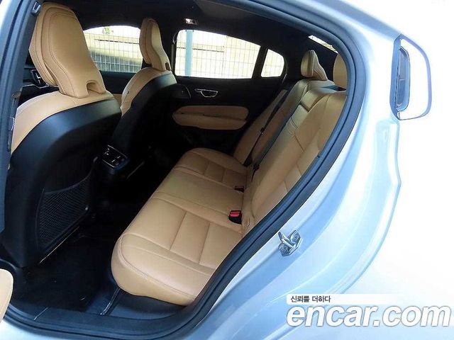 Volvo S60 2021 — photo 11