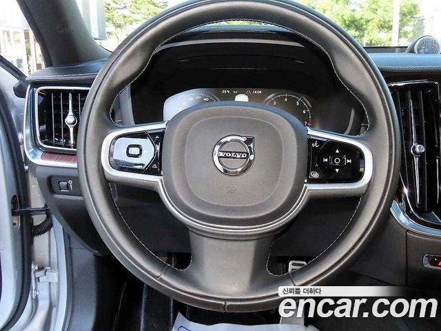 Volvo S60 2021 — photo 12