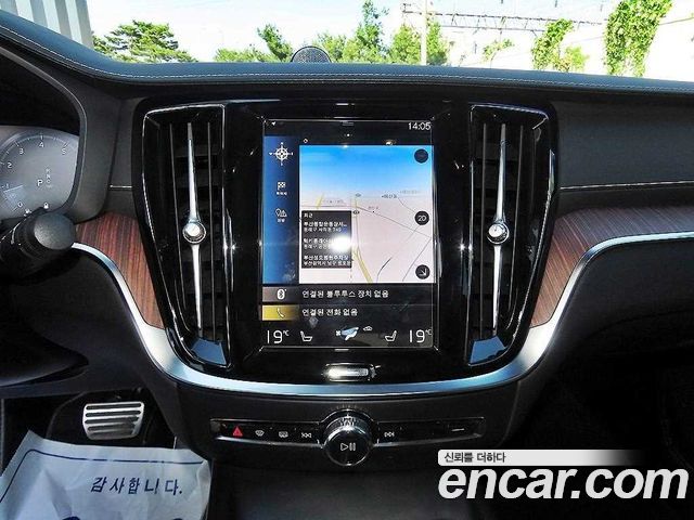 Volvo S60 2021 — photo 15