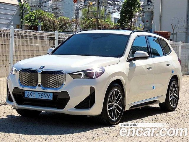 BMW iX1 2026 — photo 1