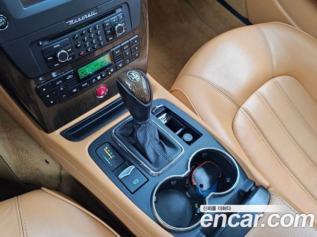 Maserati Quattroporte 2011 — photo 9