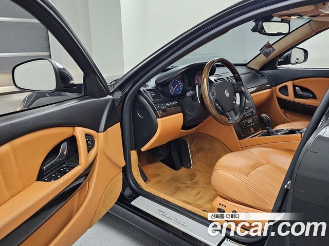 Maserati Quattroporte 2011 — photo 11