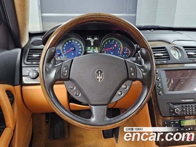 Maserati Quattroporte 2011 — photo 13