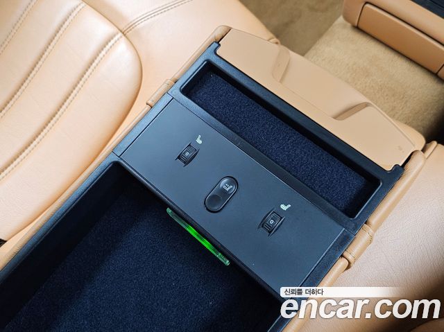 Maserati Quattroporte 2011 — photo 16
