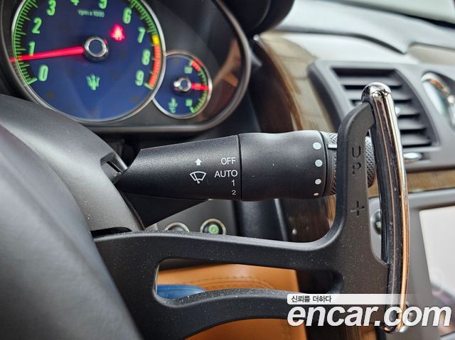 Maserati Quattroporte 2011 — photo 17