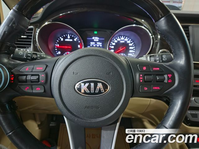 Kia Canival 2019 — photo 11