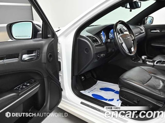 Chrysler 300C 2014 — photo 11