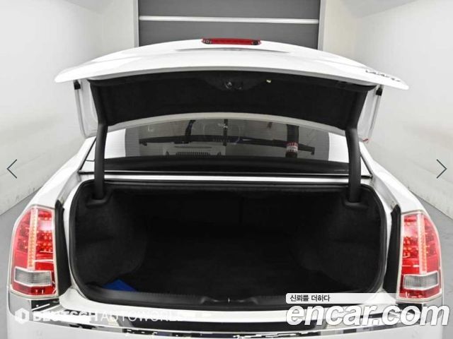 Chrysler 300C 2014 — photo 19