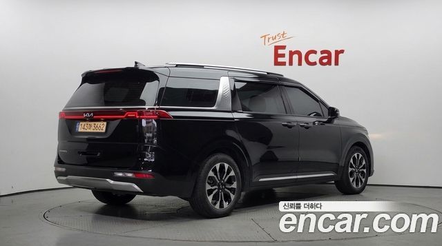 Kia Canival 2023 — photo 2