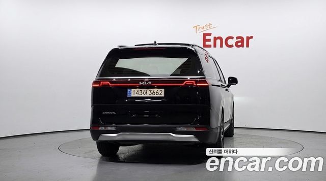 Kia Canival 2023 — photo 4