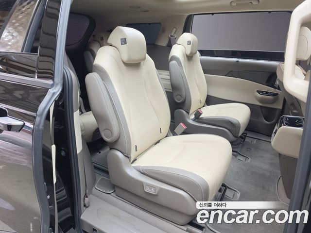 Kia Canival 2023 — photo 17
