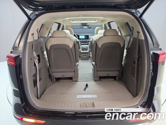 Kia Canival 2023 — photo 24