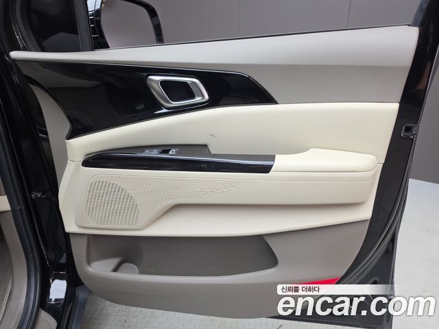 Kia Canival 2023 — photo 25