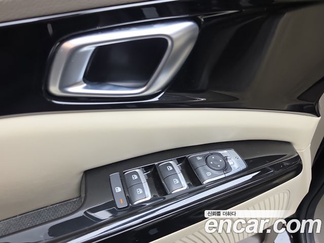 Kia Canival 2023 — photo 32