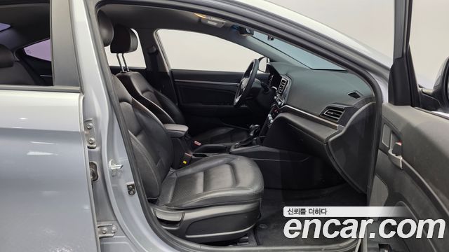 Hyundai AVANTE 2020 — photo 17