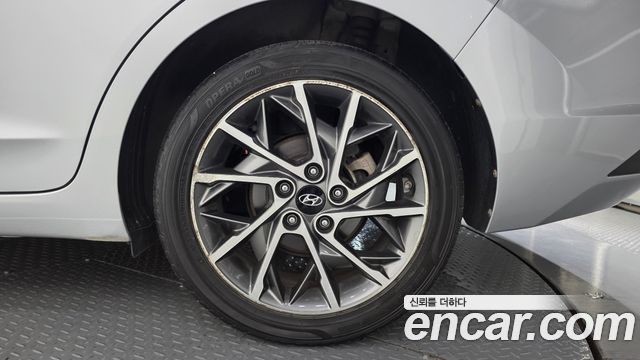 Hyundai AVANTE 2020 — photo 7