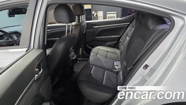 Hyundai AVANTE 2020 — photo 16