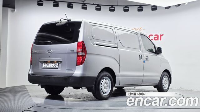 Hyundai Starex 2017 — photo 2