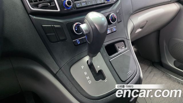 Hyundai Starex 2017 — photo 12