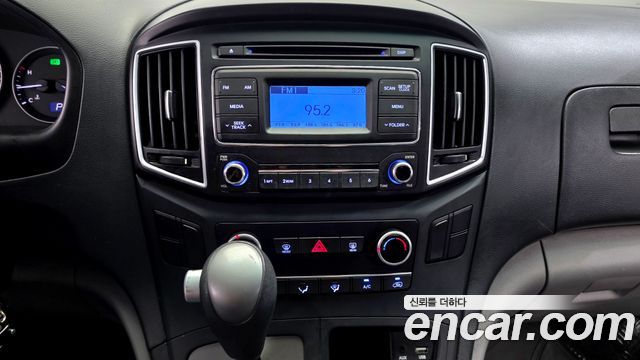 Hyundai Starex 2017 — photo 20
