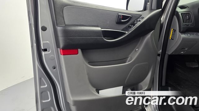 Hyundai Starex 2017 — photo 15
