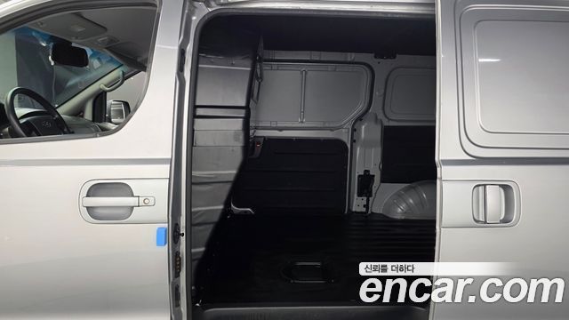 Hyundai Starex 2017 — photo 16
