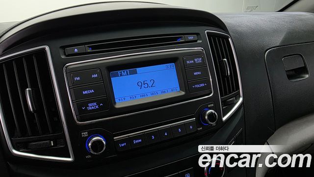 Hyundai Starex 2017 — photo 27