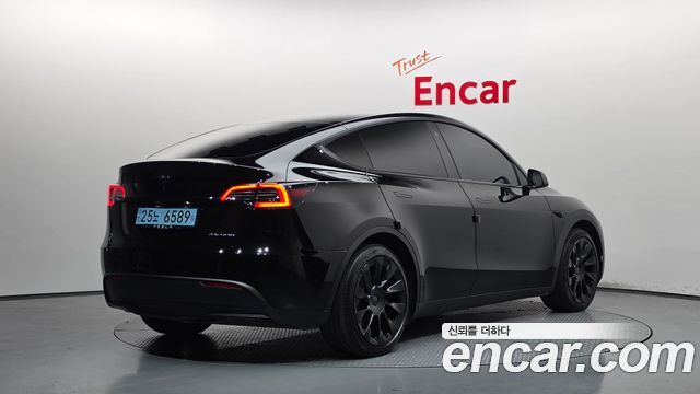 Tesla Model Y 2021 — photo 2