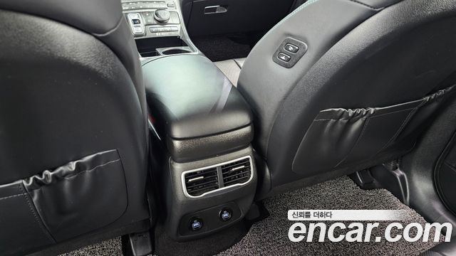 Hyundai Santafe 2022 — photo 28