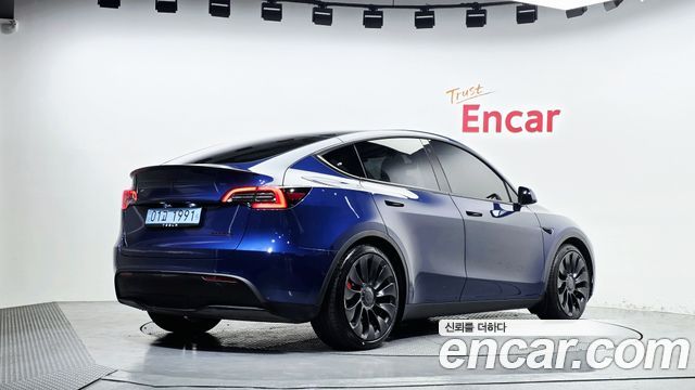 Tesla Model Y 2022 — photo 2