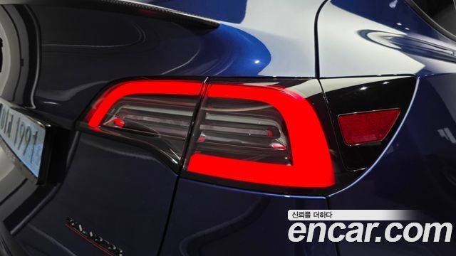 Tesla Model Y 2022 — photo 9