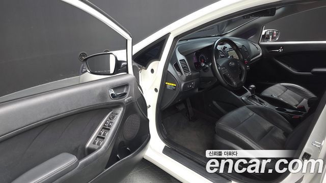 Kia K3 2015 — photo 13