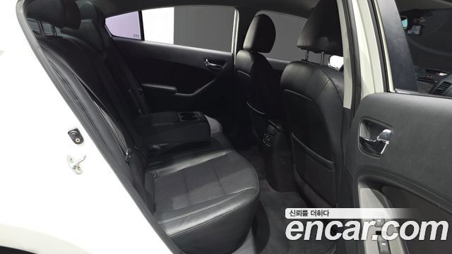 Kia K3 2015 — photo 17