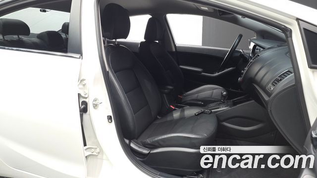 Kia K3 2015 — photo 18