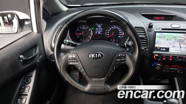 Kia K3 2015 — photo 19